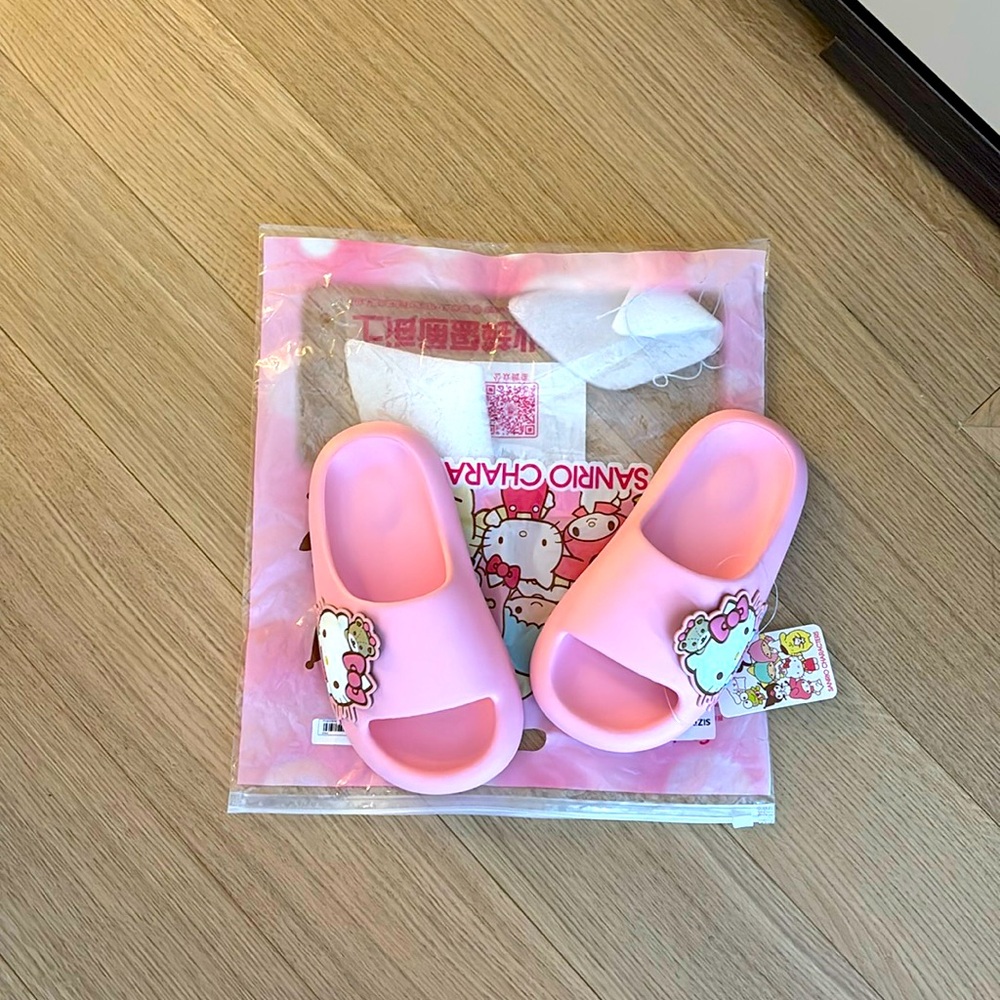 Sanrio hello kitty slides size 1.5